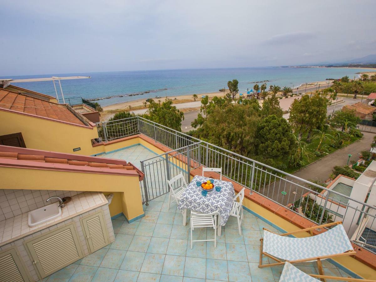 Golfo Di Tindari Apartments Falcone Exterior foto